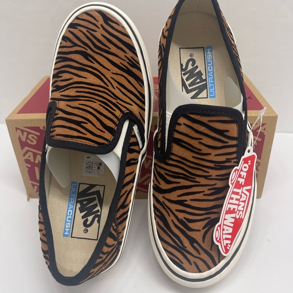 Vans Women’s Slip-On Sf
(Animal Stripes) Black/Marshmallow Sneakers 
VN0A5HYQ9ZY - Picture 16 of 16